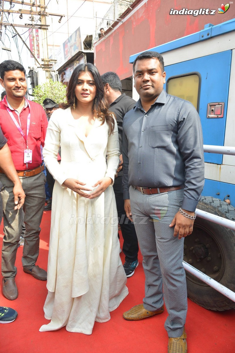 Hebah Patel Launches B New Mobile Store @ Tenali