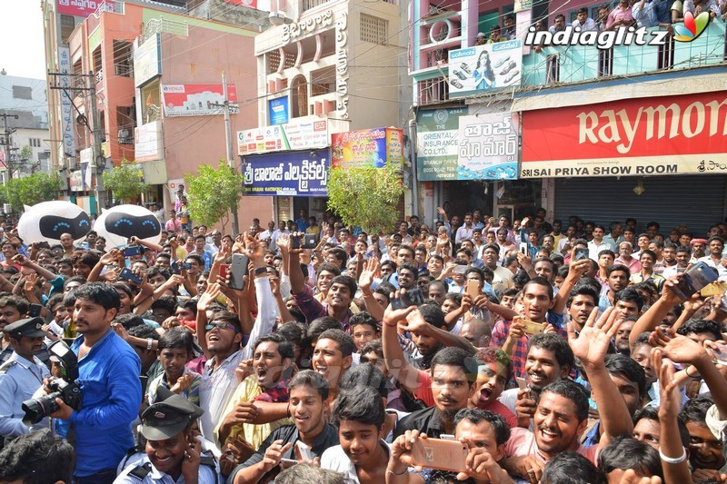 Hebah Patel Launches B New Mobile Store @ Tenali