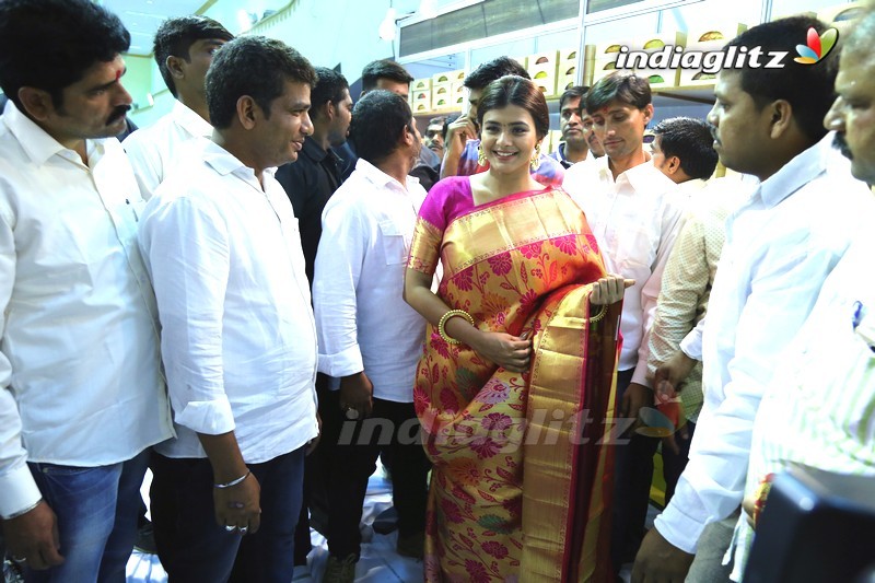 Hebah Patel Launches VRK Silks At Nizamabad