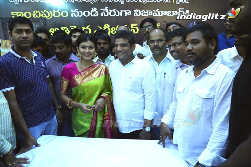 Hebah Patel Launches VRK Silks At Nizamabad