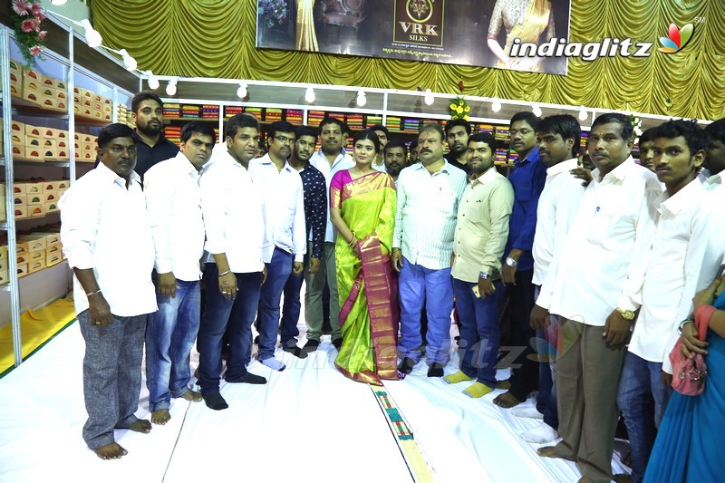 Hebah Patel Launches VRK Silks At Nizamabad