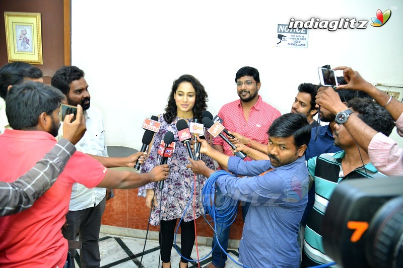 'Inthalo Ennenni Vinthalo' Team Watches Film @ Sri Mayuri Theater