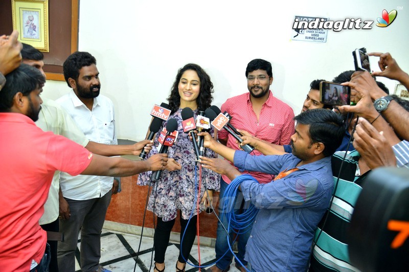 'Inthalo Ennenni Vinthalo' Team Watches Film @ Sri Mayuri Theater