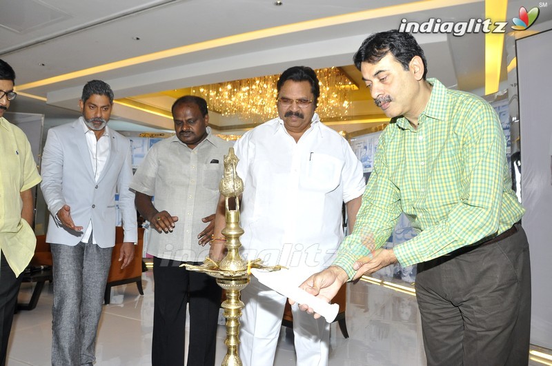 Jagapathi Babu Launches Click Cine Cart