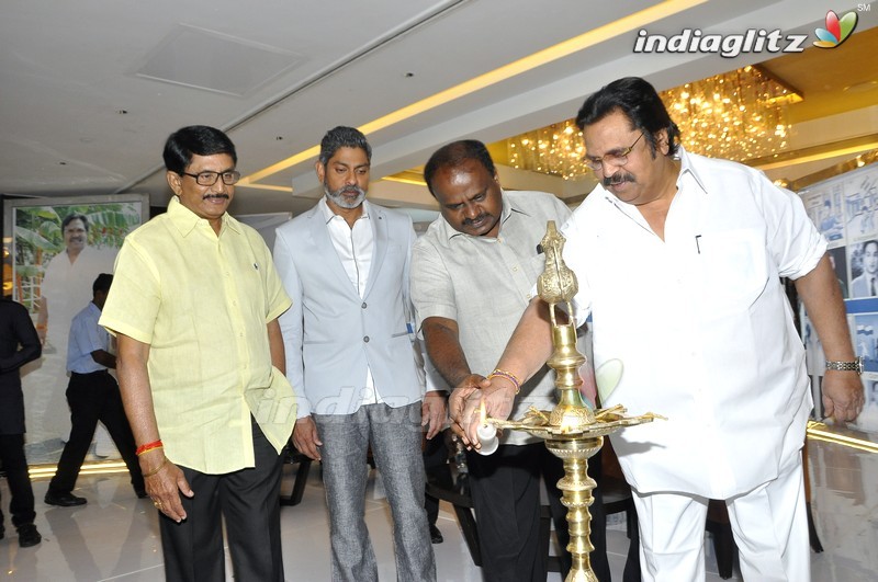 Jagapathi Babu Launches Click Cine Cart