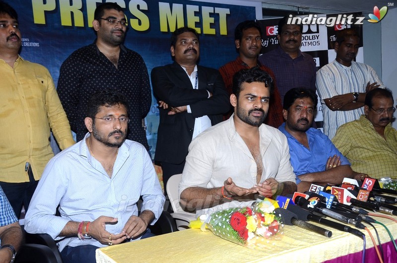 'Jawaan' Team Cake Cutting With Fans