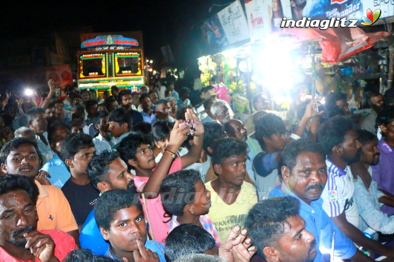 Jeevitha Rajasekhar Campaigning for Ysrcp at Tanuku , Venkatarayapuram