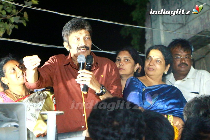 Jeevitha Rajasekhar Campaigning for Ysrcp at Tanuku , Venkatarayapuram