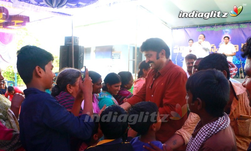 Jeevitha Rajasekhar Campaigning for Ysrcp at Tanuku , Venkatarayapuram