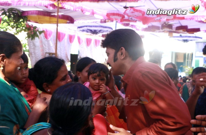 Jeevitha Rajasekhar Campaigning for Ysrcp at Tanuku , Venkatarayapuram