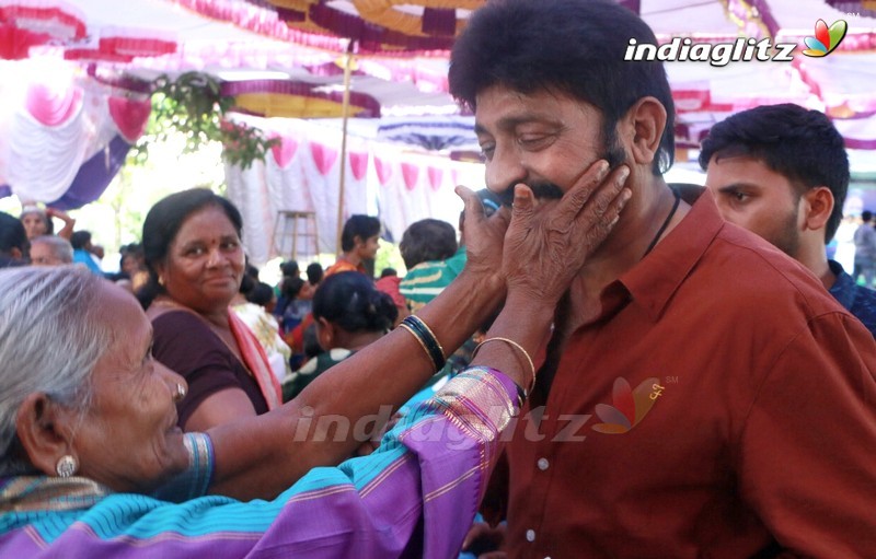 Jeevitha Rajasekhar Campaigning for Ysrcp at Tanuku , Venkatarayapuram