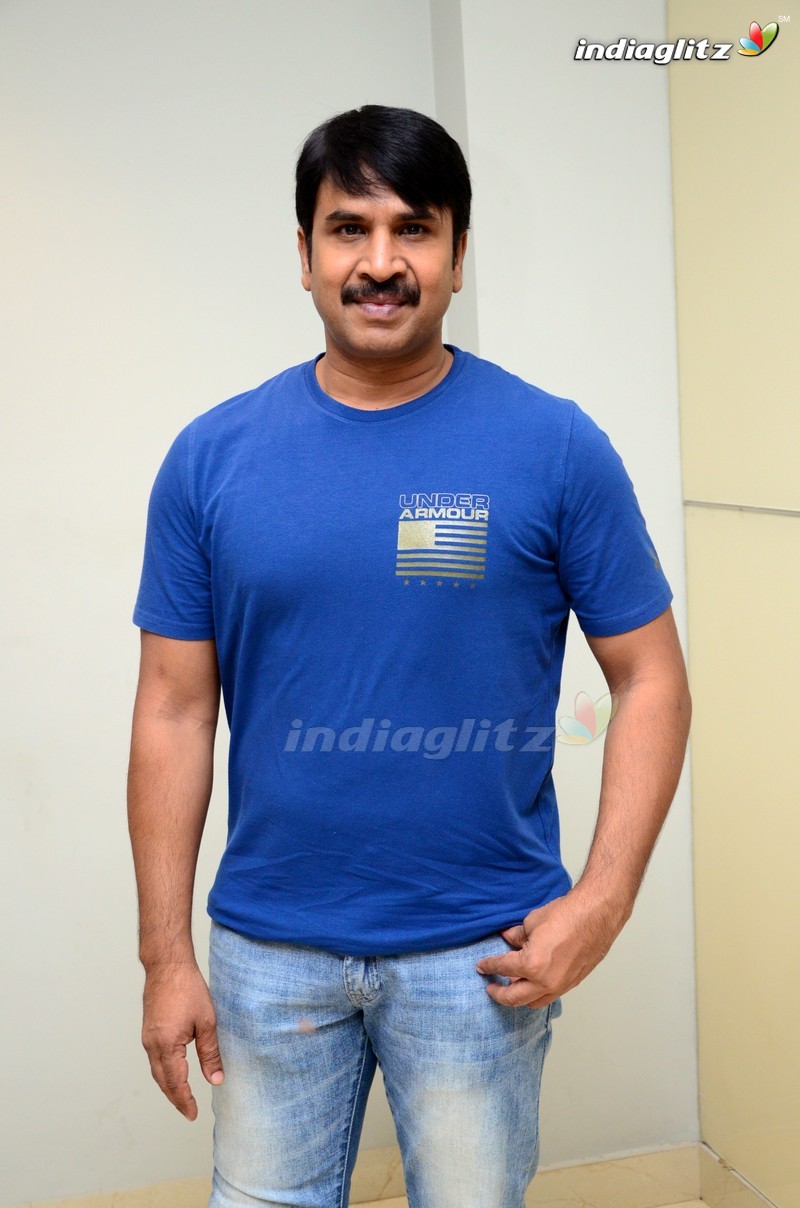 'Jamba Lakidi Pamba' Press Meet