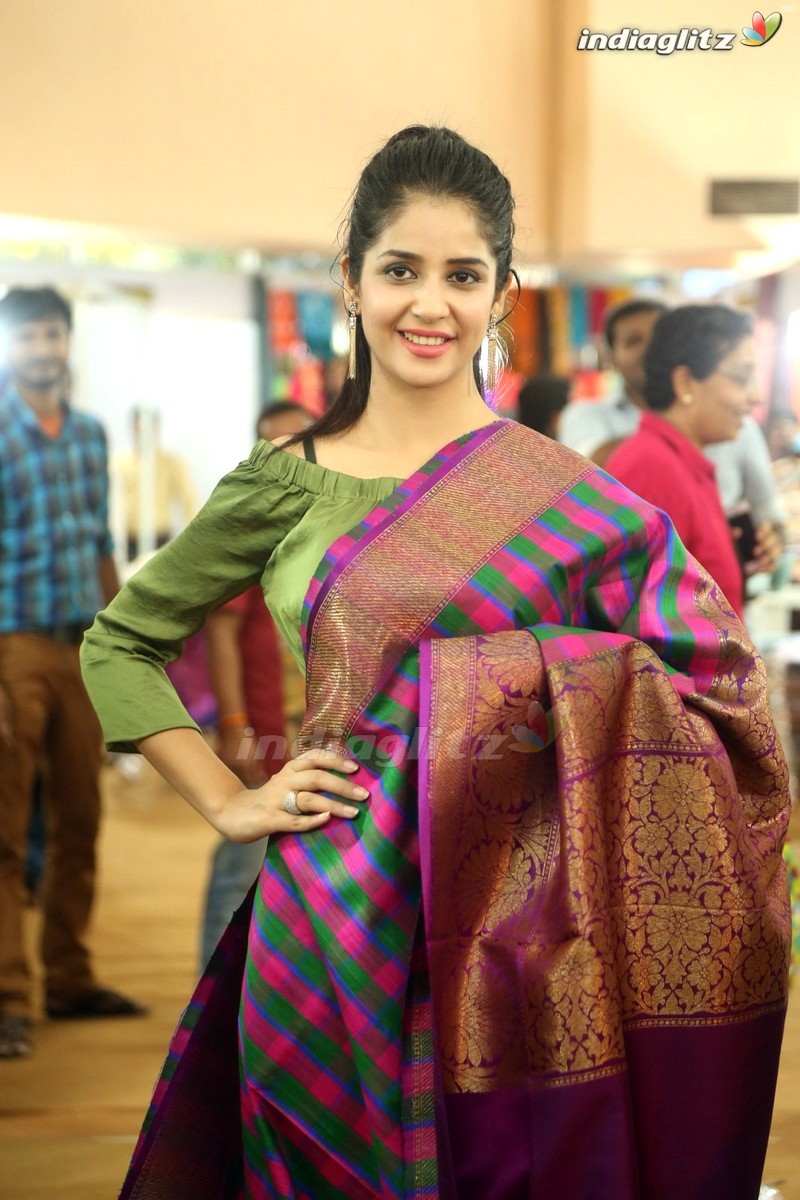 Kashish Vohra Launches National Silk Expo Begans @ Satya Sai Nigamagamam