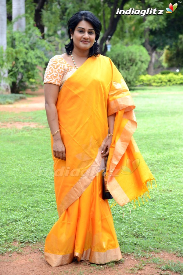 Krishnamma Kalipindhi Iddarini Team Watches Film At Prasad Labs