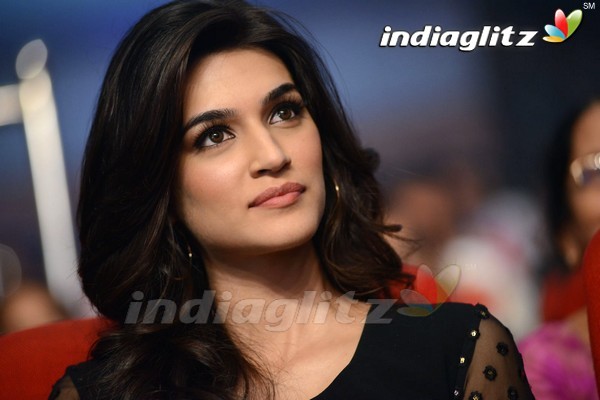 Kriti Sanon @ '1 Nenokkadine' Audio Launch