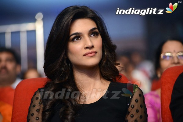 Kriti Sanon @ '1 Nenokkadine' Audio Launch