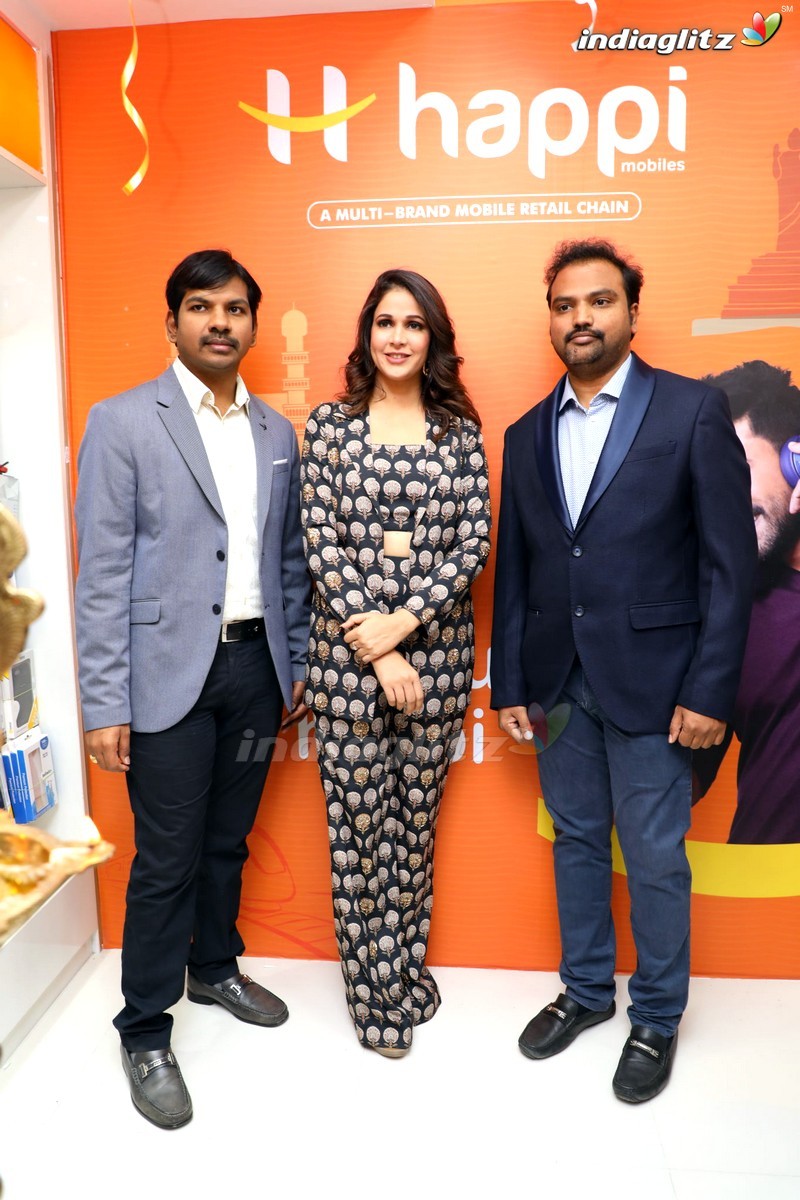 lavanya Tripathi Launches Happi Mobiles Grand Store @ Kadiri