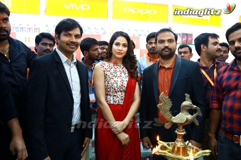 Lavanya Tripati Launches Happi Mobiles Store at Siddipet