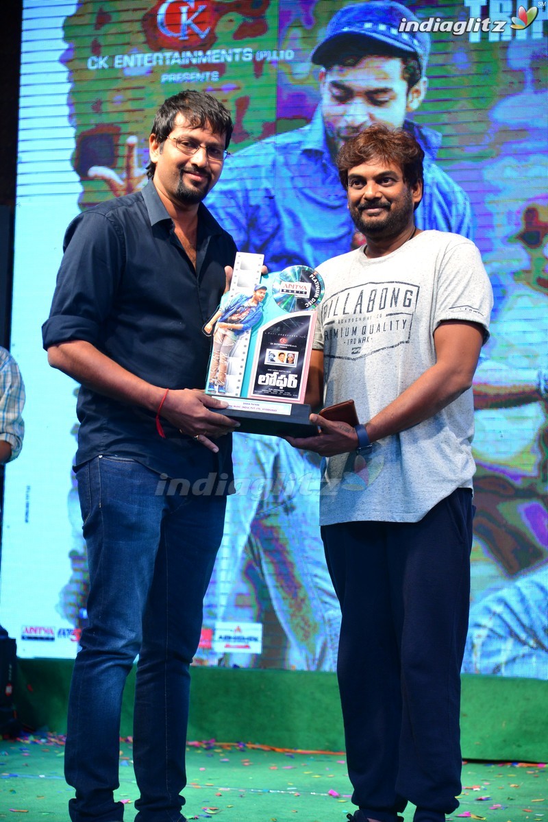 'Loafer' Triple Platinum Disc Function