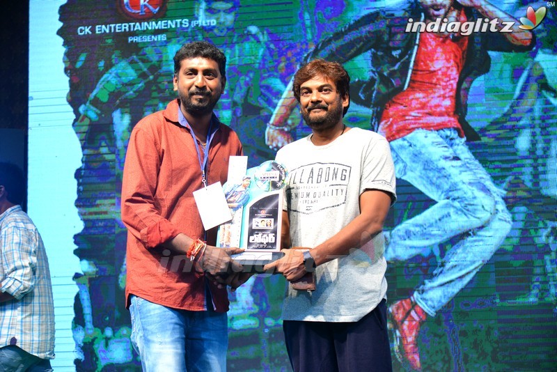 'Loafer' Triple Platinum Disc Function