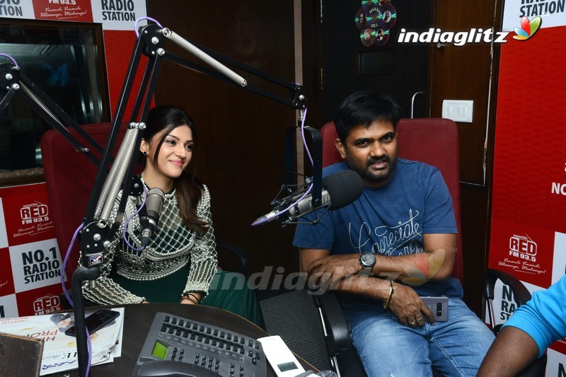 'Mahanubhavudu' Team @ RED FM