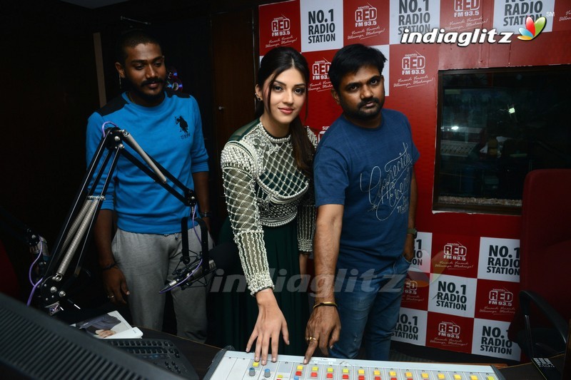 'Mahanubhavudu' Team @ RED FM