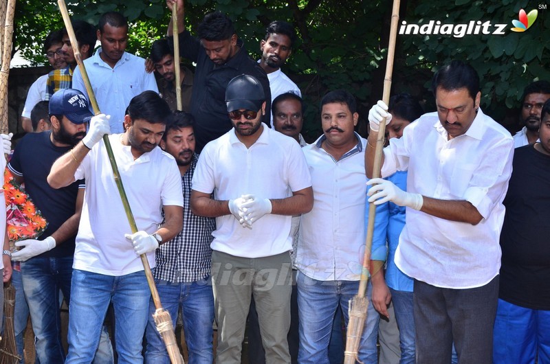 Mahanubhavudu Team Particpates Swachh Bharat at Srinagar Colony