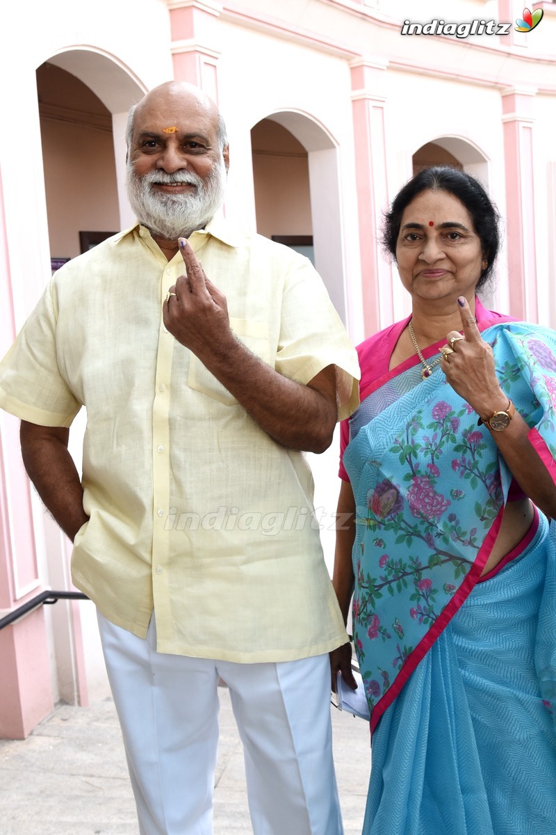 Mahesh Babu, Rana Cast Their Votes In Telangana Elections