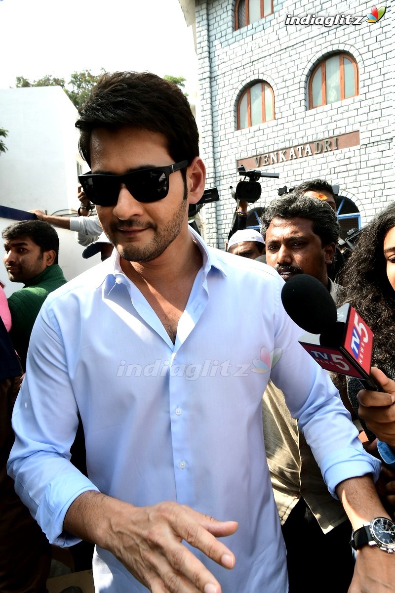 Mahesh Babu, Rana Cast Their Votes In Telangana Elections