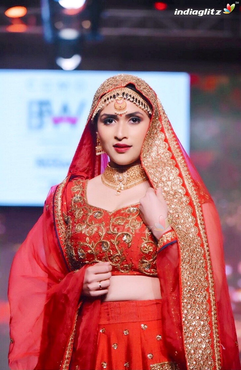 Mannara Chopra Ramp Walk At Fashion Show In Goa