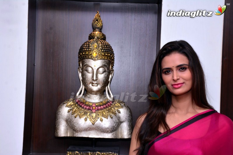 Meenakshi Dixit Launches Naturals Salon @ Vijayawada