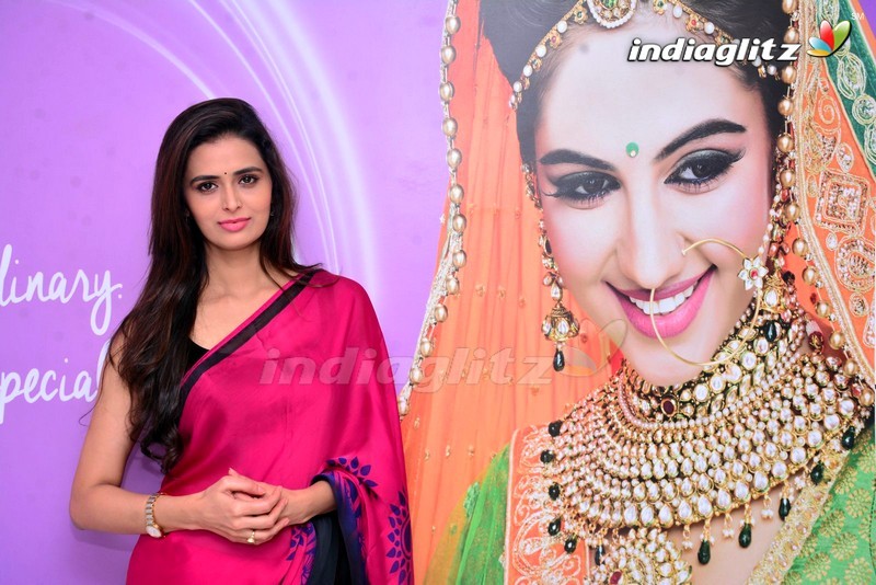 Meenakshi Dixit Launches Naturals Salon @ Vijayawada