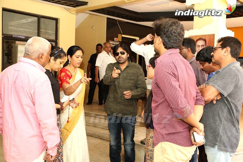 Pawan Kalyan, Allu Arjun @ Film Chamber