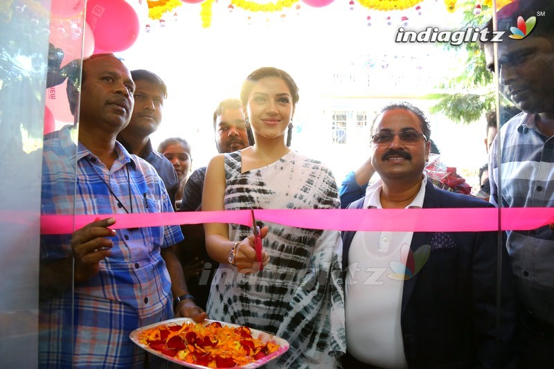 Mehreen Launch B New Mobile Store