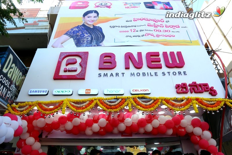 Mehreen Launch B New Mobile Store