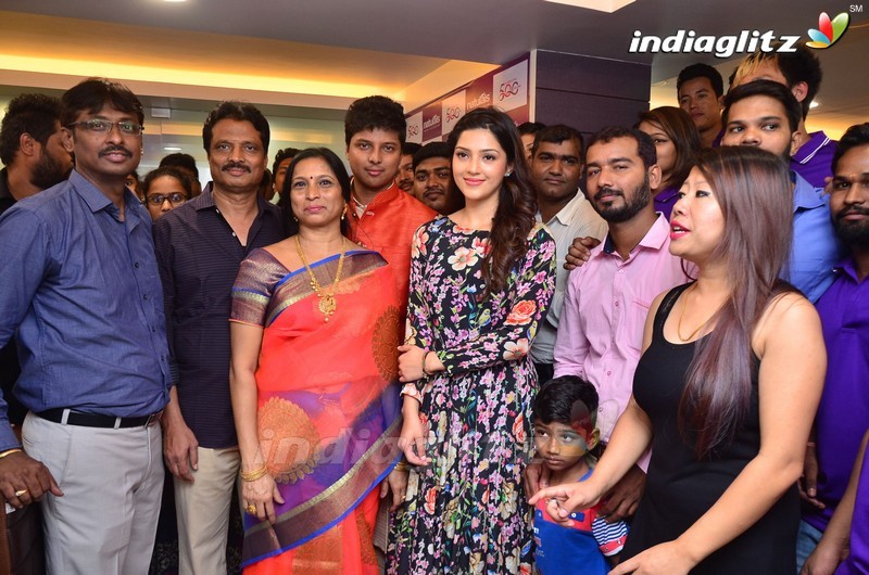 Mehreen Kaur Launches Naturals Saloon