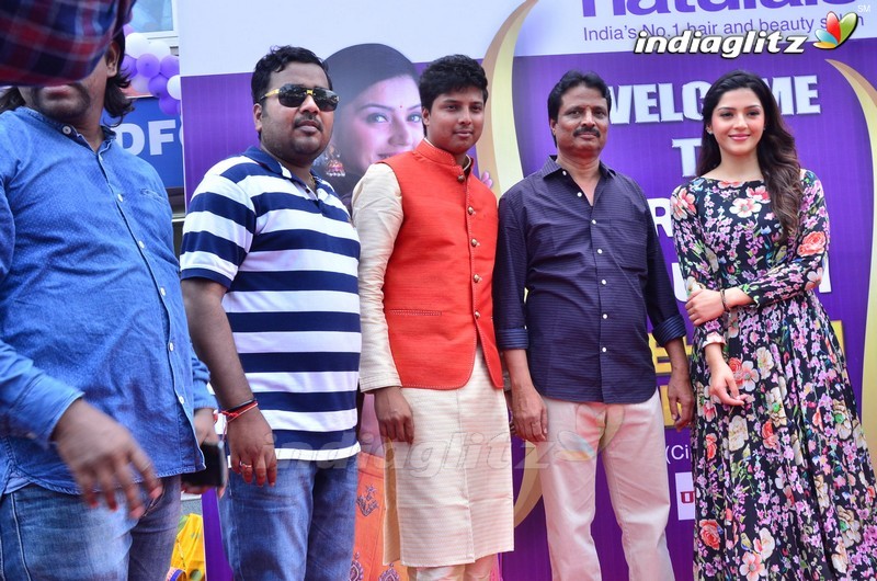 Mehreen Kaur Launches Naturals Saloon