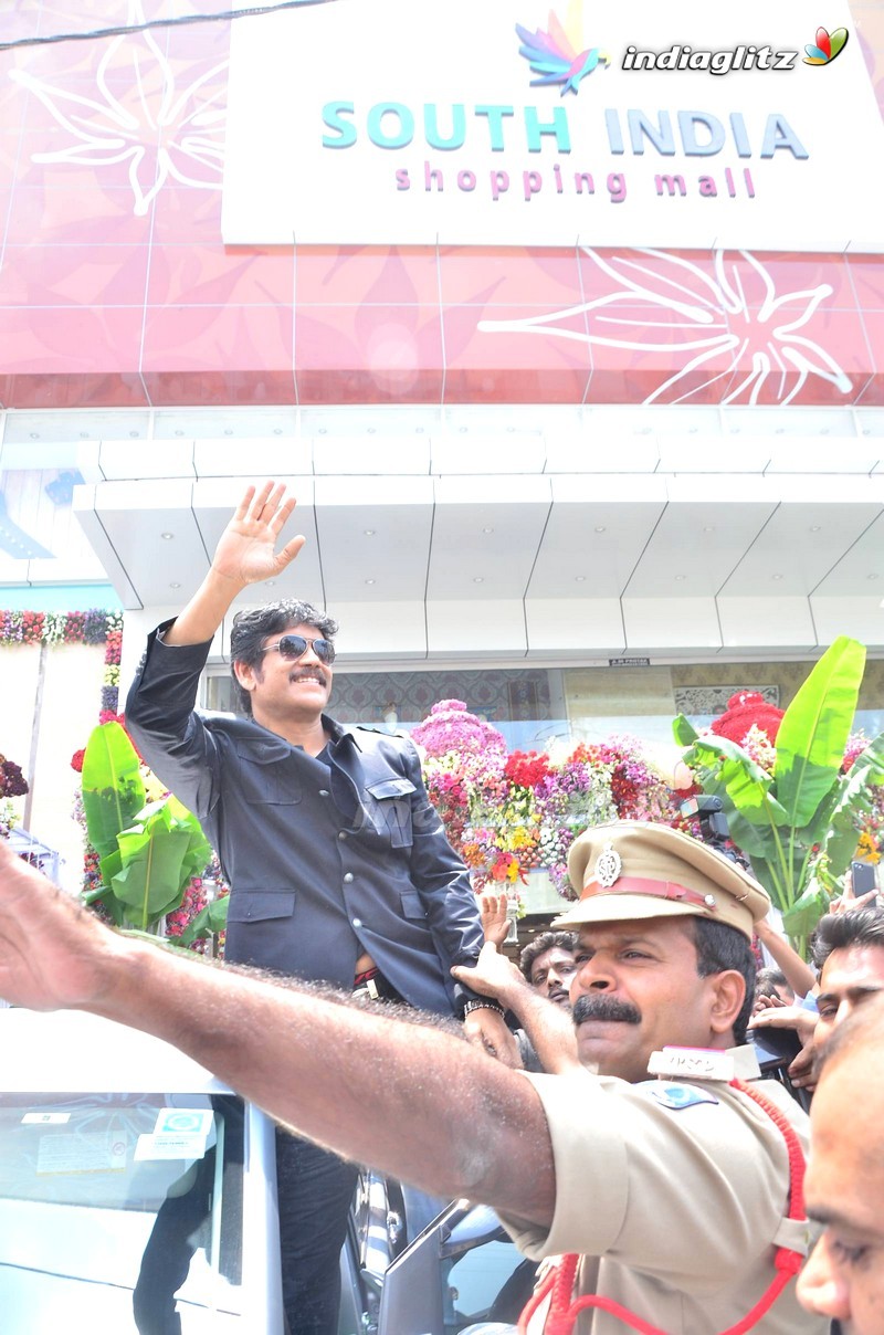 Nagarjuna & Raashi Khanna @ South India Shopping Mall Inauguration