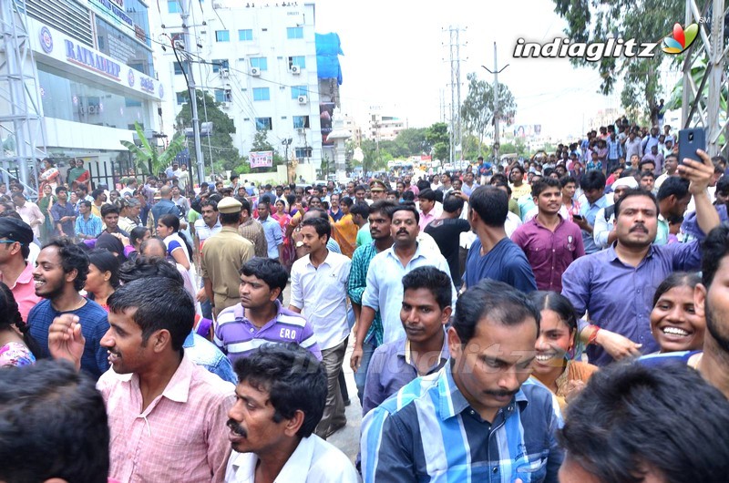 Nagarjuna & Raashi Khanna @ South India Shopping Mall Inauguration