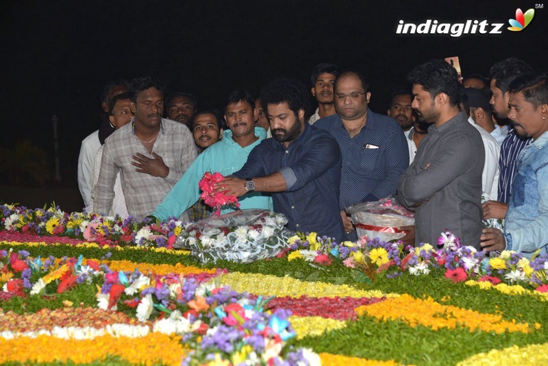 Nandamuri Family Pays Tribute To NTR