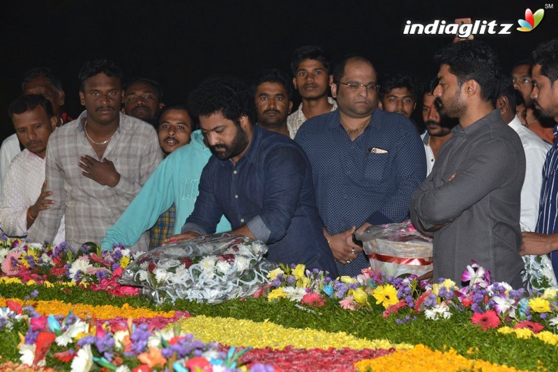 Nandamuri Family Pays Tribute To NTR