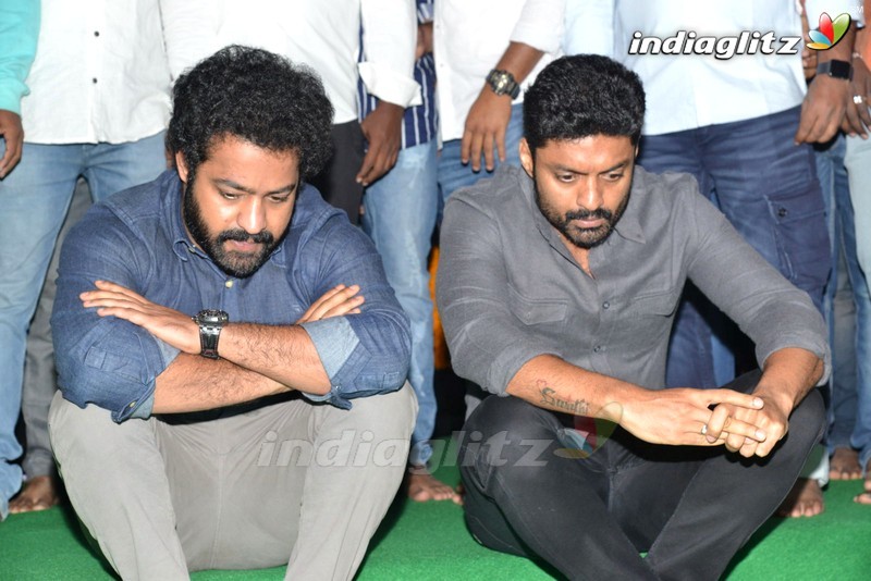 Nandamuri Family Pays Tribute To NTR