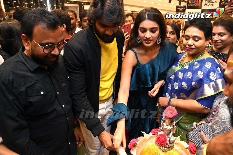 Nidhhi Agerwal and Kartikeya Launches  KLM Shopping Mall