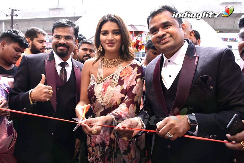 Niddhi Agerwal Launches Manepally Jewellers 4th Branch at Dilsukhnagar