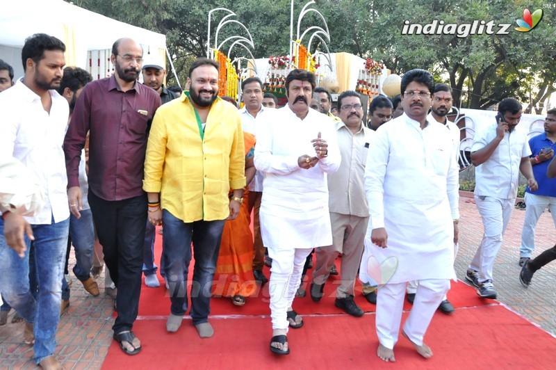 Celebs Pays Tribute At NTR Ghat