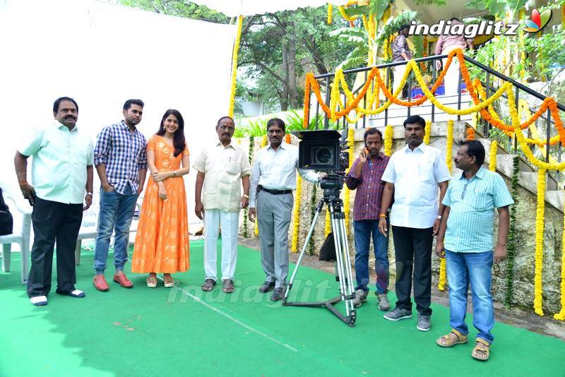 'Nuvvu Akkada Nenu Ekkada' Opening