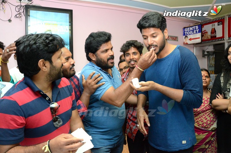 'Ninu Veedani Needanu Nene' Team Visits Sudarshan Theater