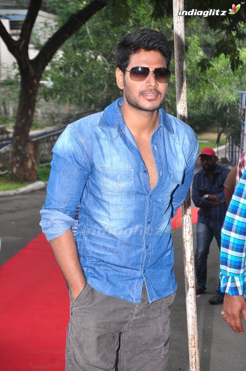 'Okka Ammayi Thappa' Movie Launch