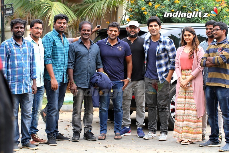 Punith Rajkumar Visits Allu Sirish's 'Okka Kshanam' Sets