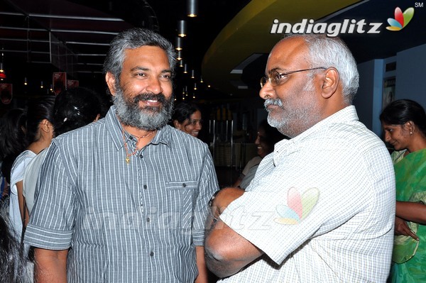 Rajamouli, Nani Etc Watch 'Oohalu Gusagusalade'